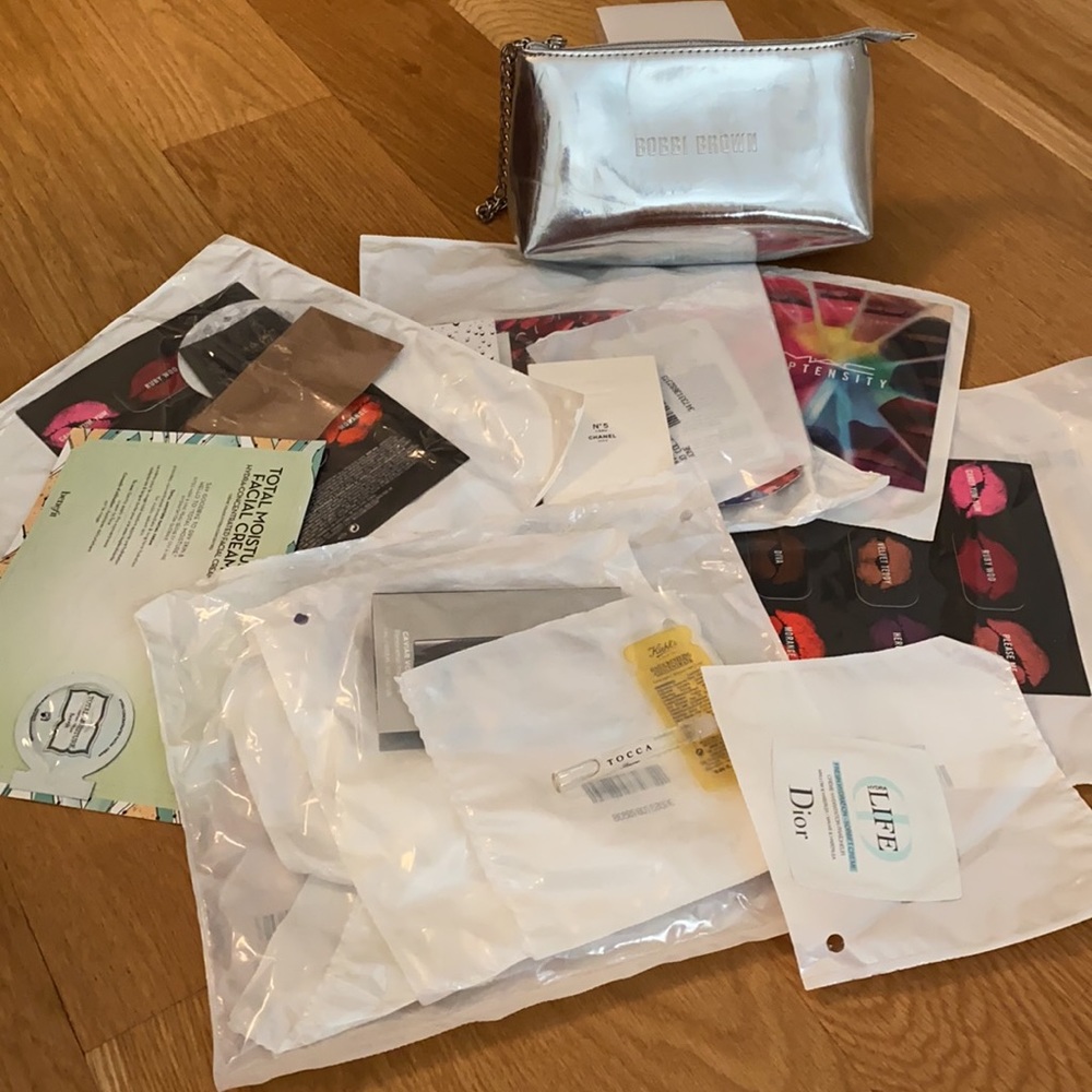 Mac make up samples & Bobbie brown clutch